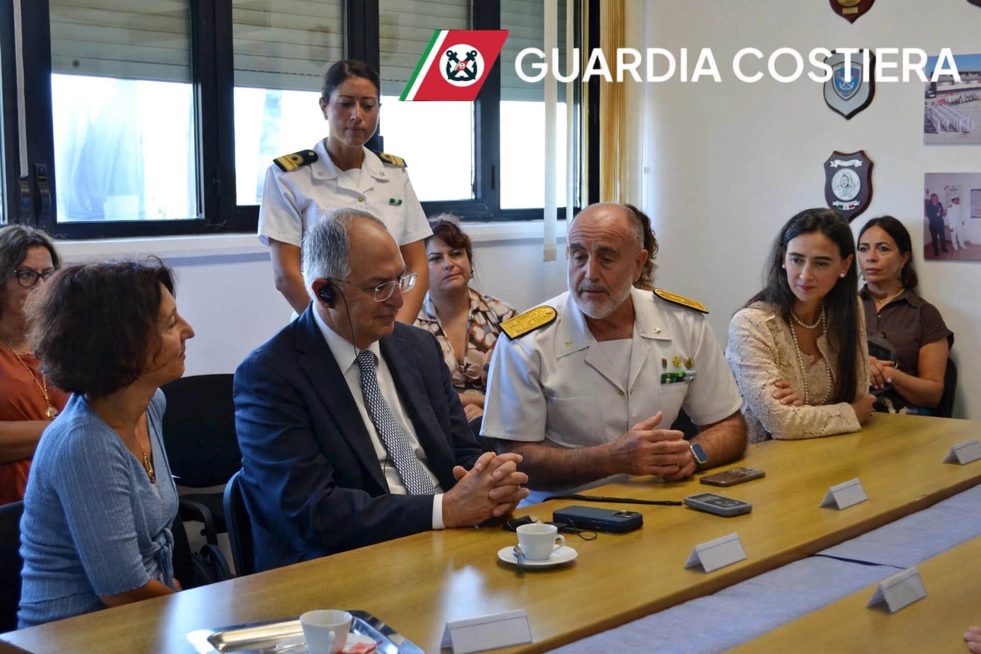 Il Commissario Costas Kadis visita la Capitaneria di porto di Mazara del Vallo.