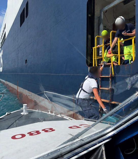 Soccorso medico a bordo di una Motonave al largo di Vieste
